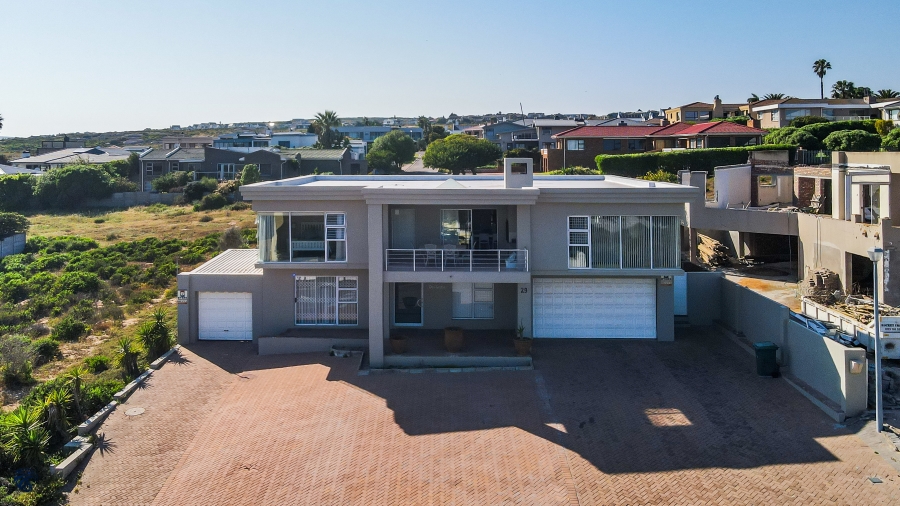 6 Bedroom Property for Sale in Middedorp Western Cape